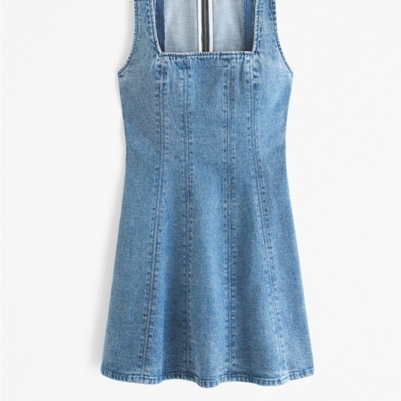 Abercrombie & Fitch 

The A&F Mila Squareneck Denim
Mini Dre - Picture 3 of 3